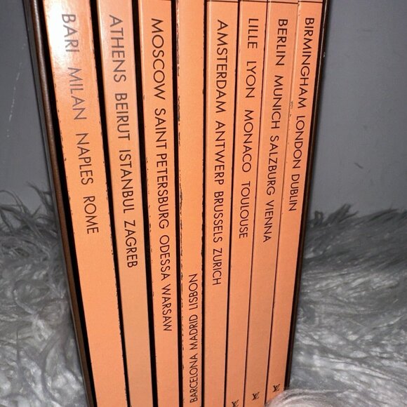 Louis Vuitton European Cities Guide Book Box Set (2012) Vintage Missing Book 1 - Picture 6 of 6